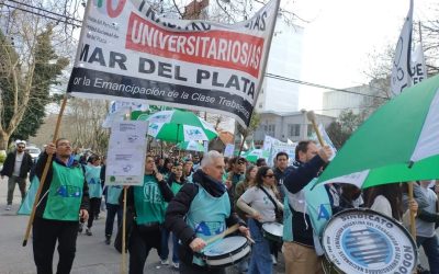 Desde APU calificaron la movilización como «una gran marcha de la comunidad universitaria» e insistieron en sus reclamos