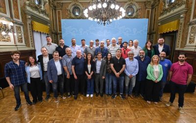 Con la presencia de la dirigente marplatense Adriana Donzelli, Axel Kicillof recibió a los gremios estatales provinciales