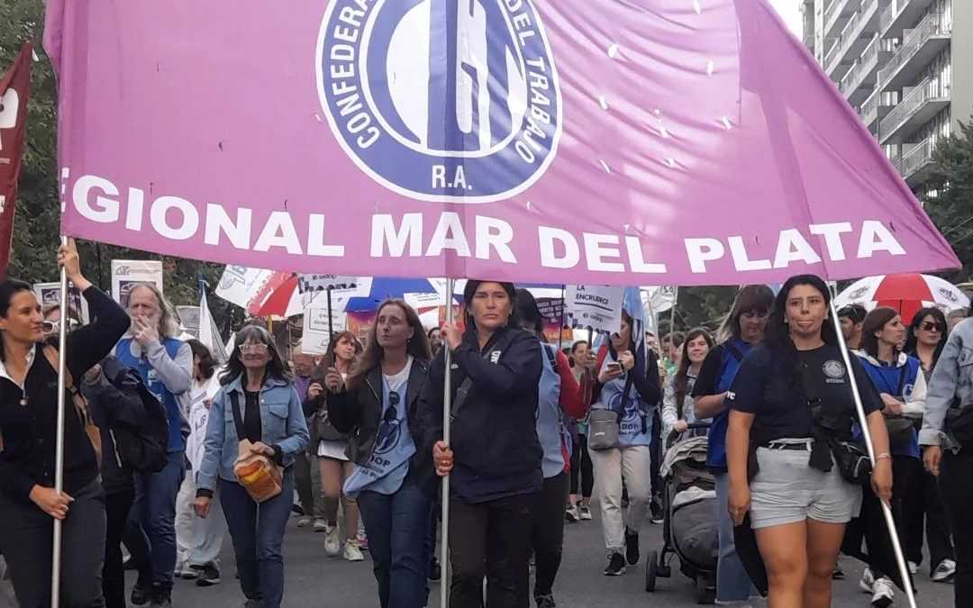 La CGT – Regional Mar Del Plata participó de la marcha por el «Día Internacional de lucha contra las violencias hacia mujeres y niñas»