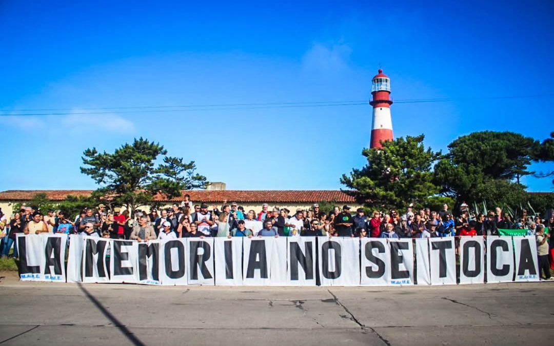 Apoyo de la CTA-T Regional Mar y Sierras a los trabajadores del Faro de la Memoria: «Milei, la memoria no se toca ni se borra»