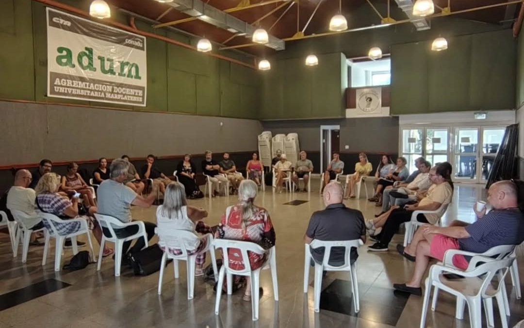 ADUM realizó la primera reunión del 2025 de su Mesa Ejecutiva y el Cuerpo de Delegados declarando su «Estado de Alerta y Movilización»