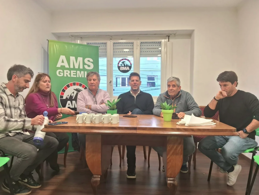 Dirigentes de AMS mantuvieron una importante reunión con Gonzalo Atanasof, Presidente del Instituto Provincial de Lotería y Casinos.