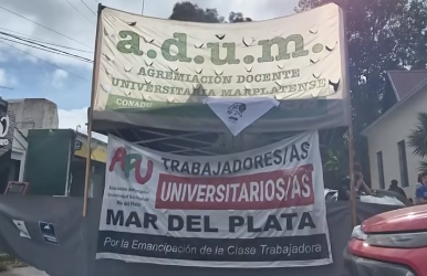 Comenzó la Carpa por la Universidad y la Soberanía organizada por ADUM y APU: «Necesitamos ecuperar nuestros salarios a Diciembre del 2023»
